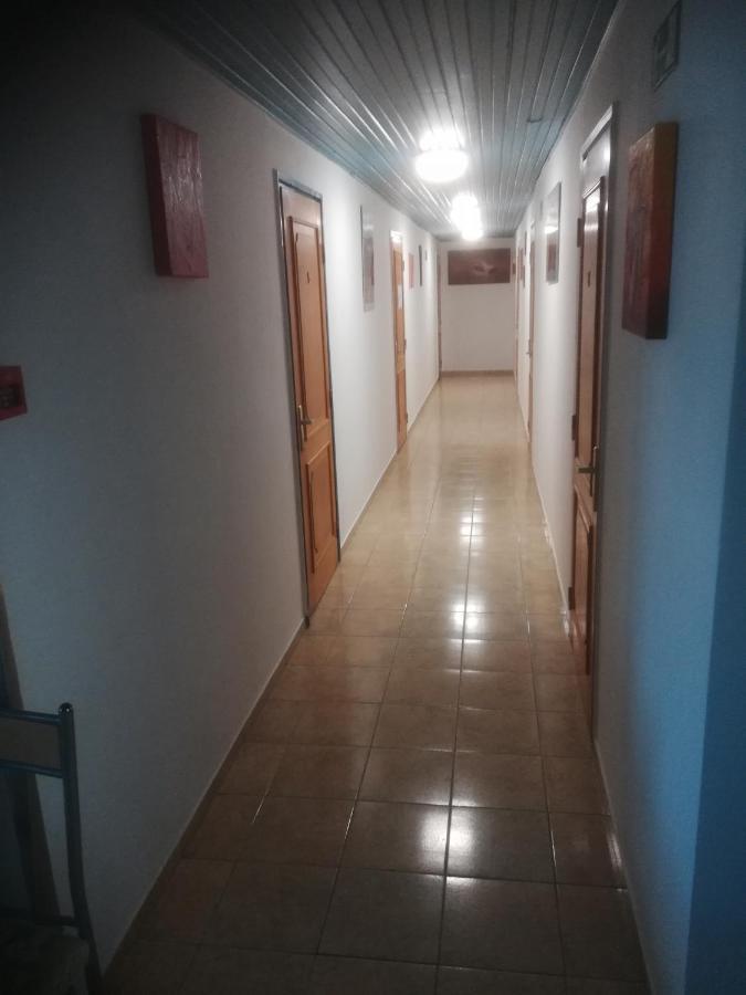 Готель Fekete Macska Panzio Тата Екстер'єр фото